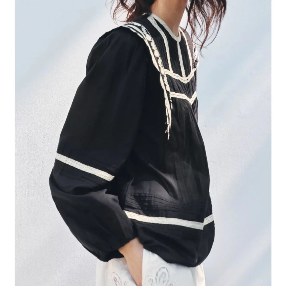 ZARA CONTRAST EMBROIDERED BLOUSE SIZE s